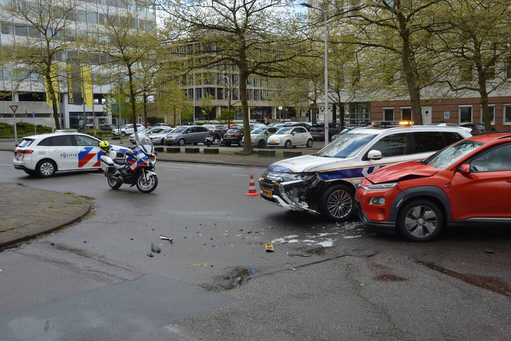 Handhavers betrokken bij auto-ongeluk