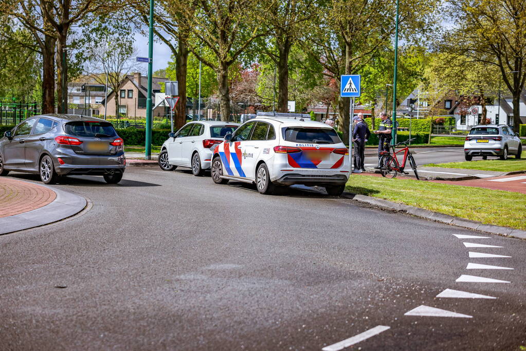 Wéér een fietser aangereden op beruchte rotonde