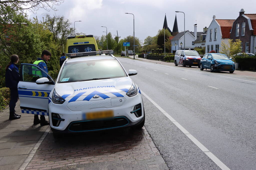 Twee voertuigen beschadigd bij botsing