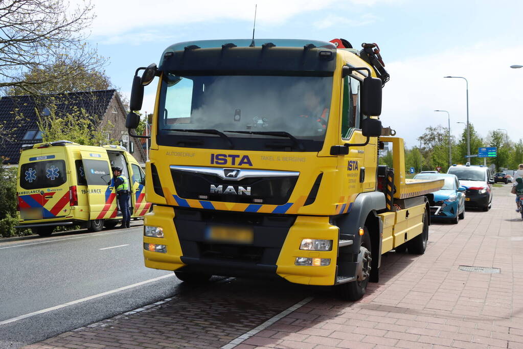 Twee voertuigen beschadigd bij botsing