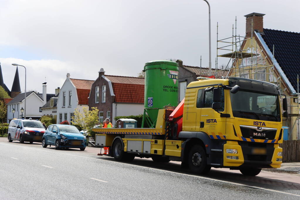 Twee voertuigen beschadigd bij botsing