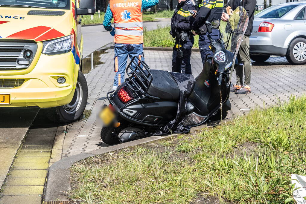 Scooterrijder aangereden door auto