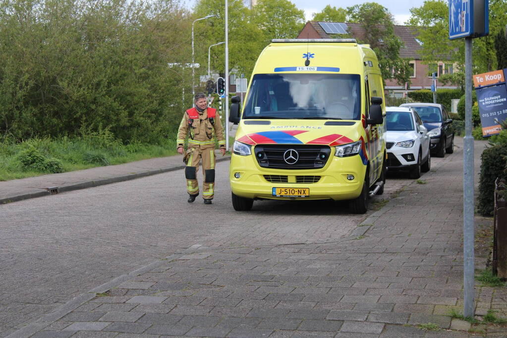 Brandweer blust woningbrand