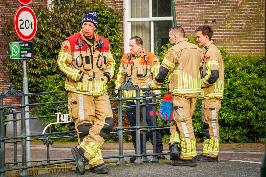 Brandweer onderzoekt bubbels in water