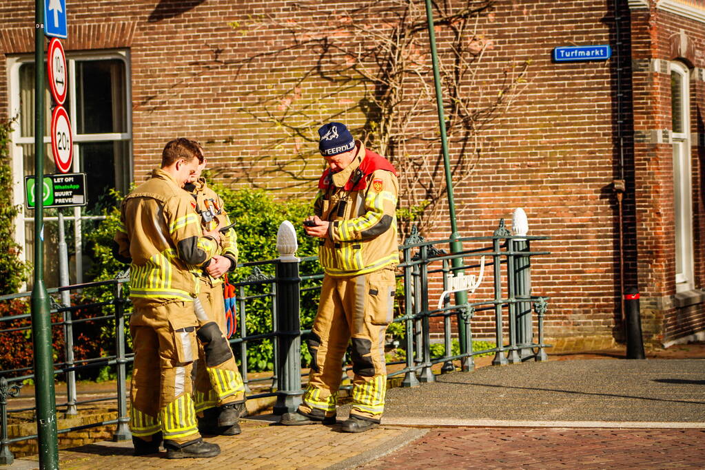 Brandweer onderzoekt bubbels in water