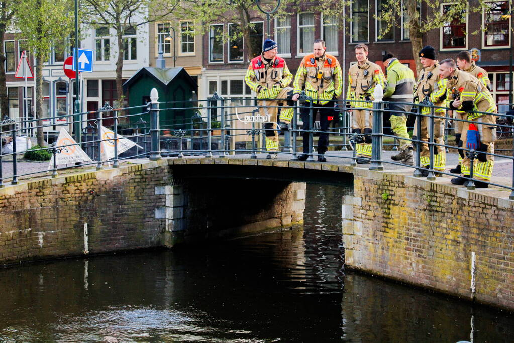 Brandweer onderzoekt bubbels in water