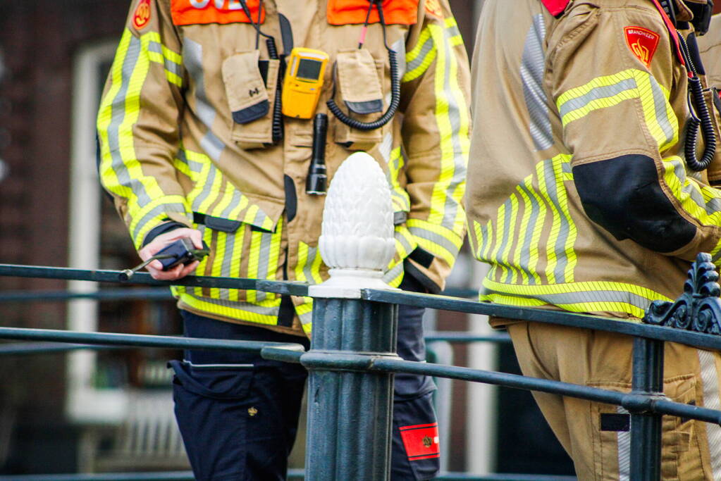 Brandweer onderzoekt bubbels in water