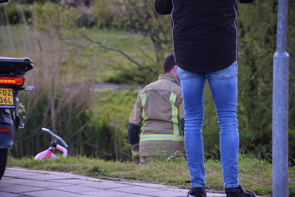 Korte zoekactie na aantreffen kinderfiets bij water