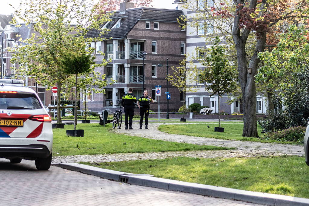 Waarschuwingsschot gelost nadat handhaver wordt gestoken door vrouw