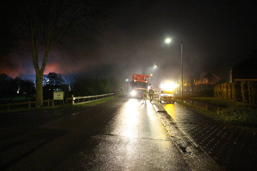 Grote uitslaande brand in stal