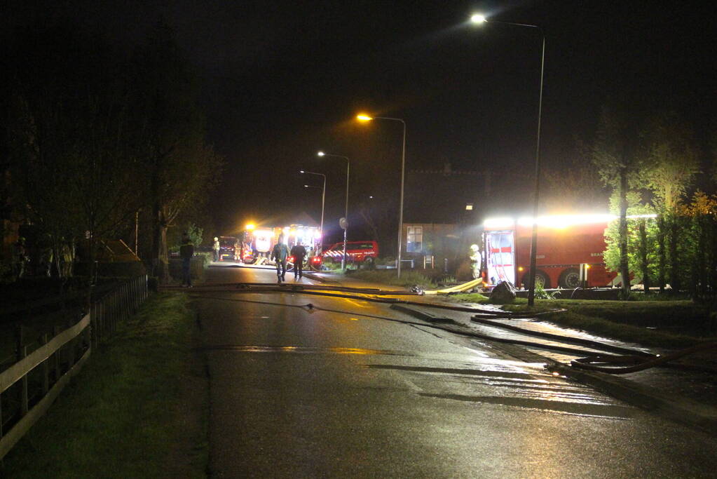 Grote uitslaande brand in stal