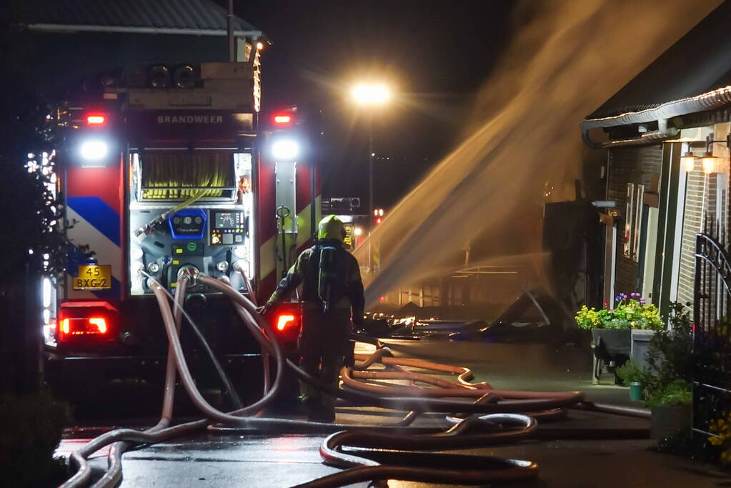 Grote uitslaande brand in stal