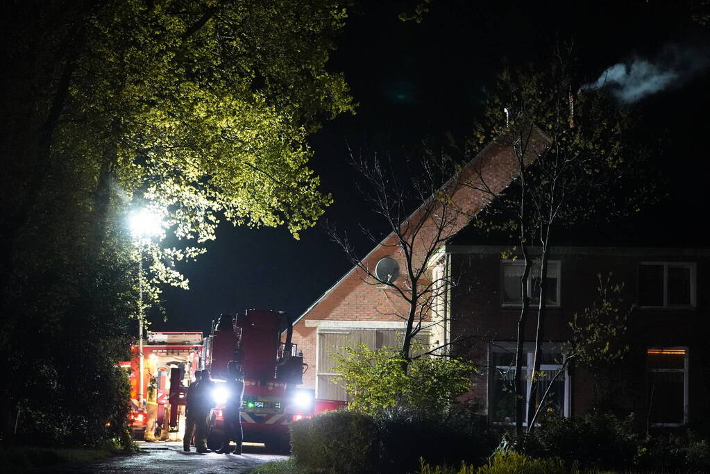 Veel rook bij schoorsteenbrand