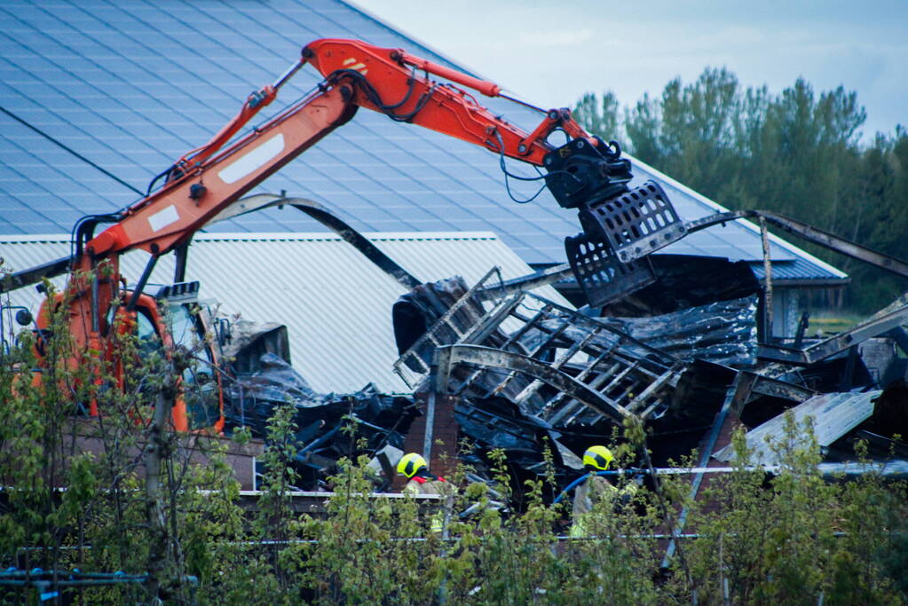 Enorme schade na verwoestende brand in stal