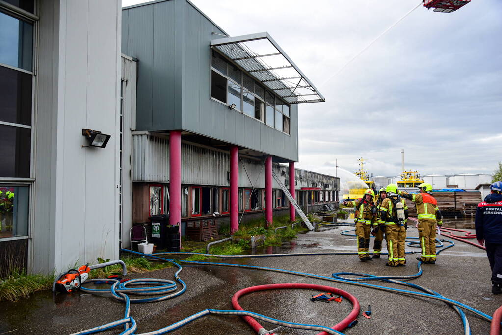 NL-alert afgegeven voor grote brand in industriepand