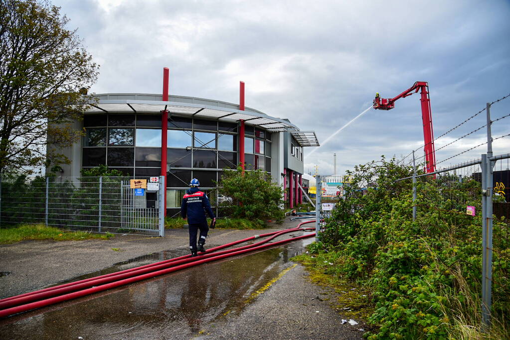 NL-alert afgegeven voor grote brand in industriepand