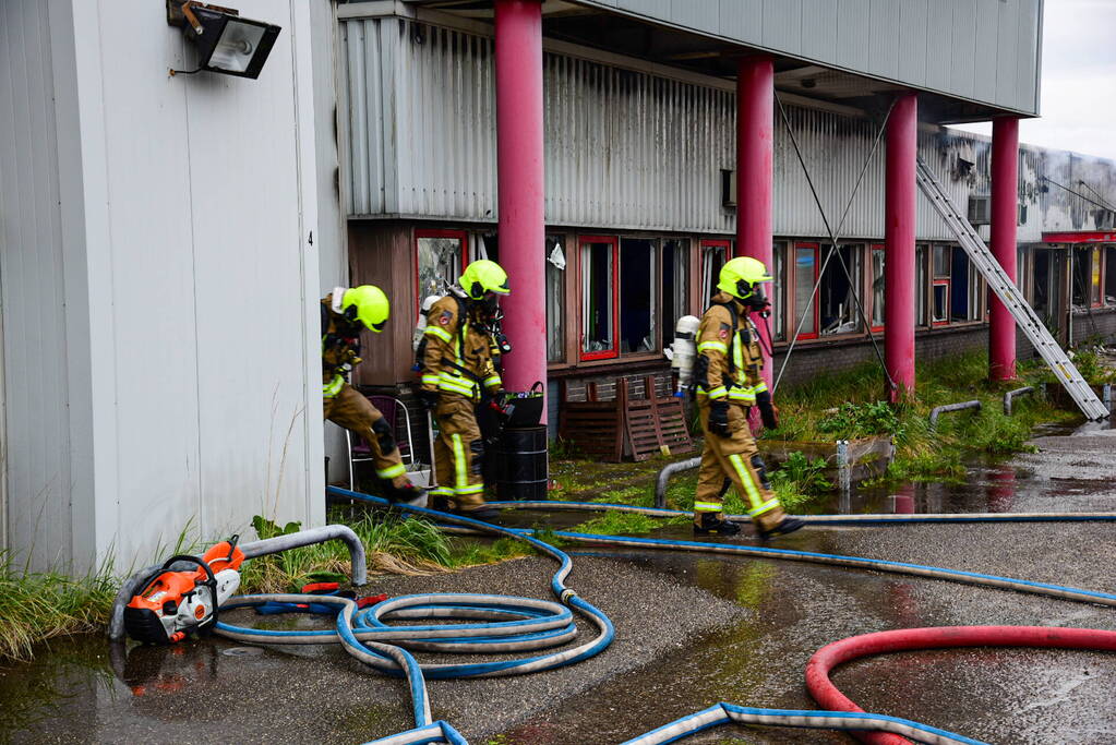 NL-alert afgegeven voor grote brand in industriepand