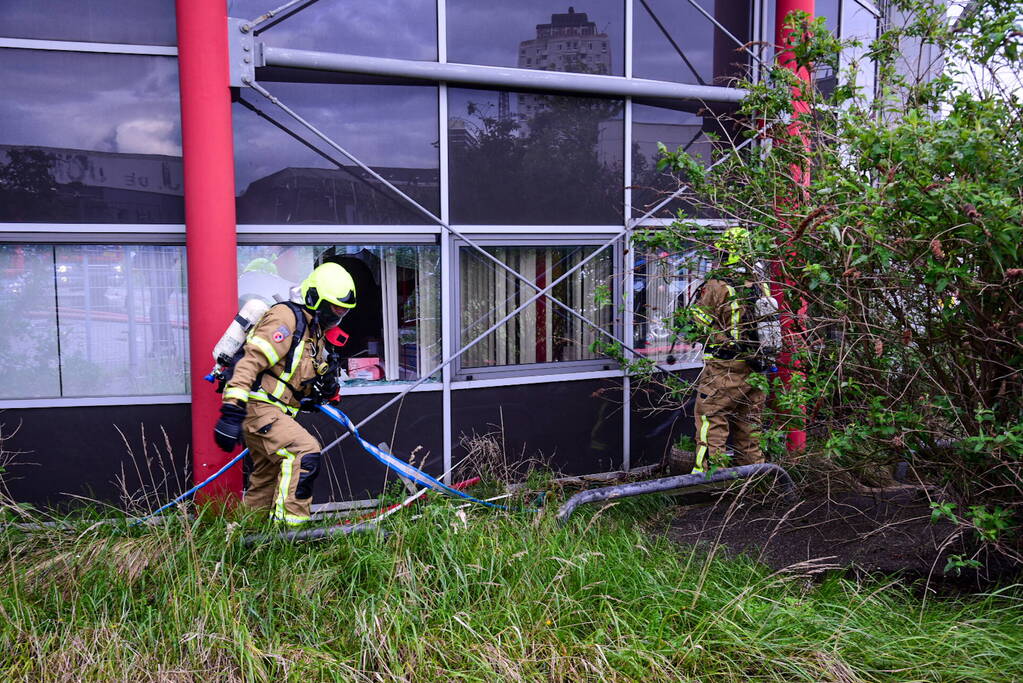 NL-alert afgegeven voor grote brand in industriepand