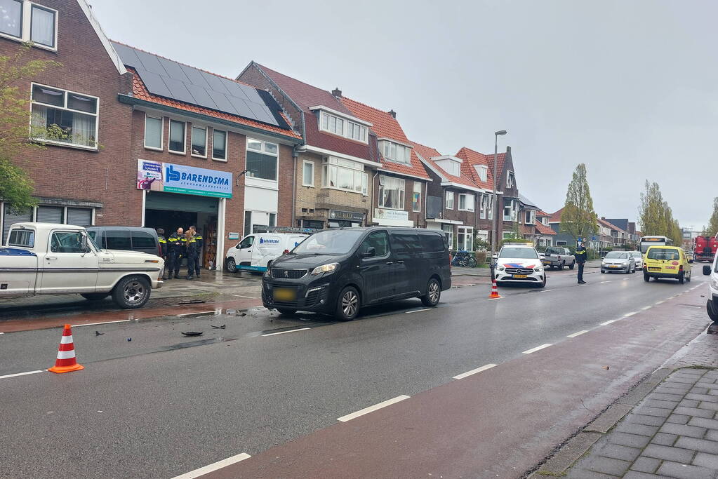 Veel schade bij ongeval tussen twee busjes