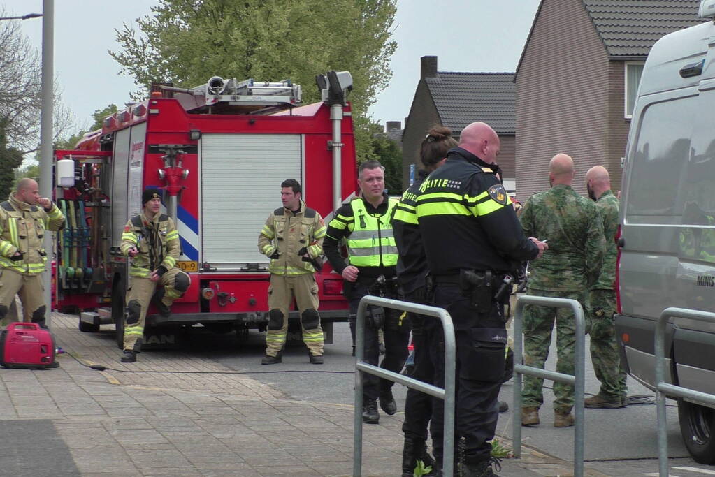 Explosief aangetroffen bij woning straat afgezet