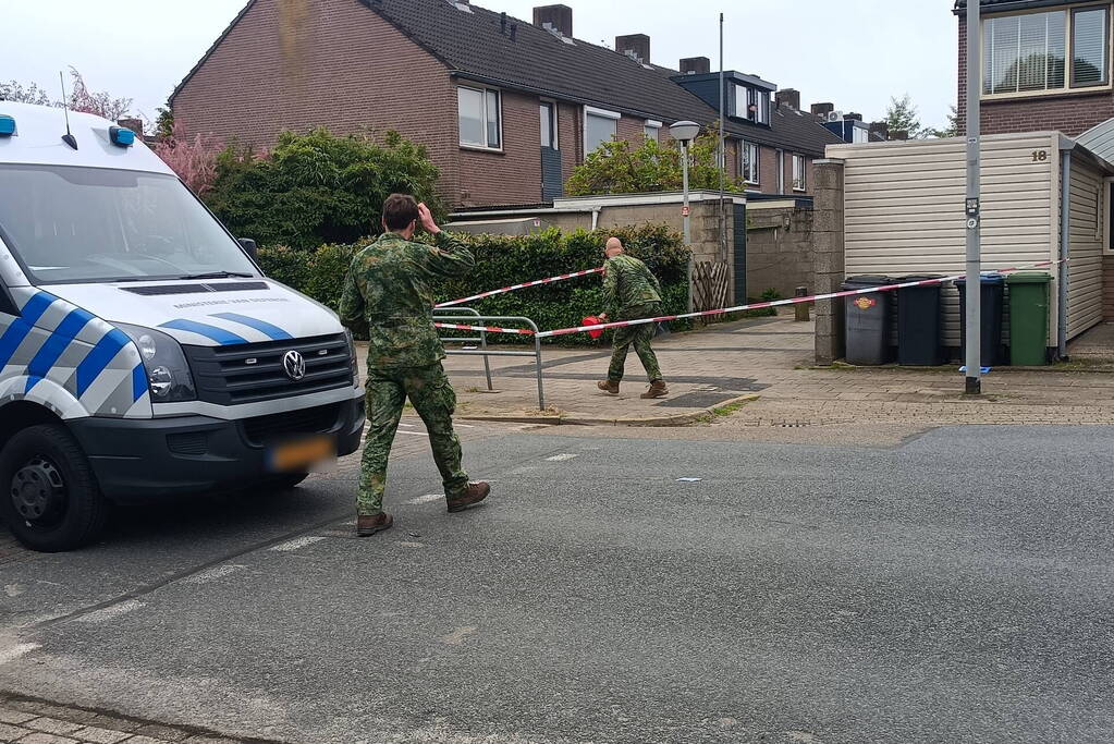 Explosief aangetroffen bij woning straat afgezet