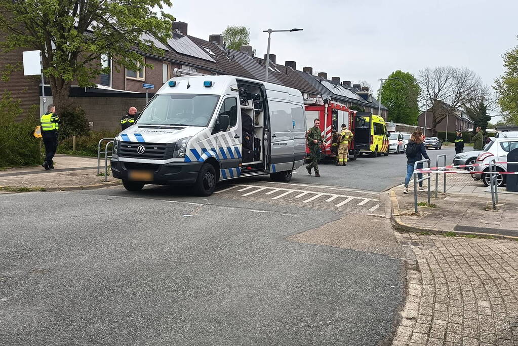 Explosief aangetroffen bij woning straat afgezet