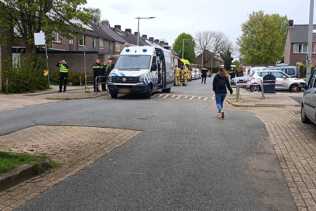 Explosief aangetroffen bij woning straat afgezet