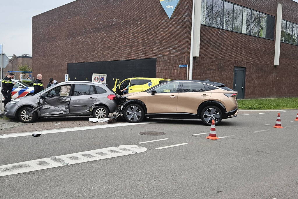 Flinke schade bij ongeval op kruising