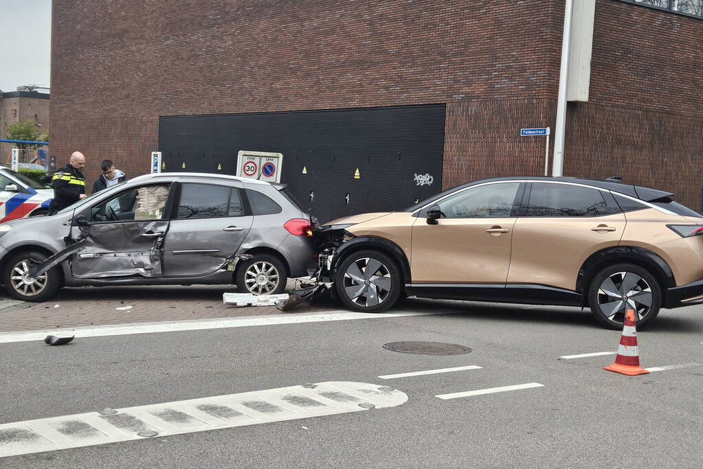 Flinke schade bij ongeval op kruising