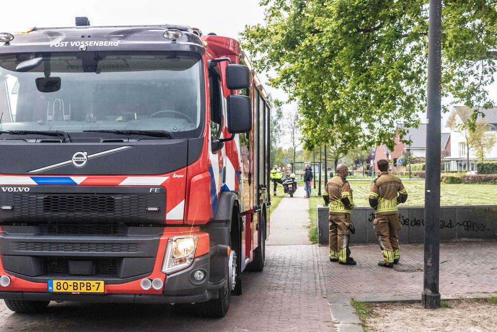 Brand in achtertuin snel onder controle door omstanders