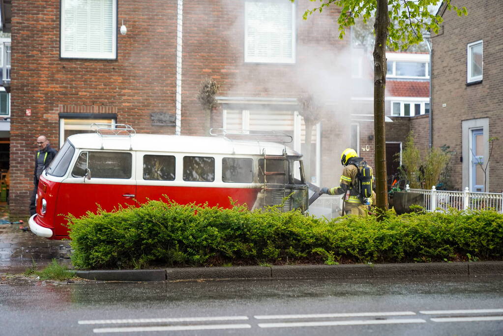 Camperbus zwaar beschadigd door brand