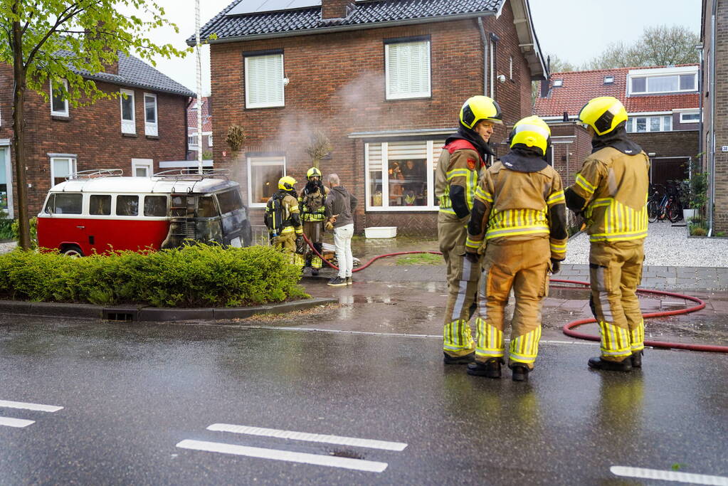 Camperbus zwaar beschadigd door brand