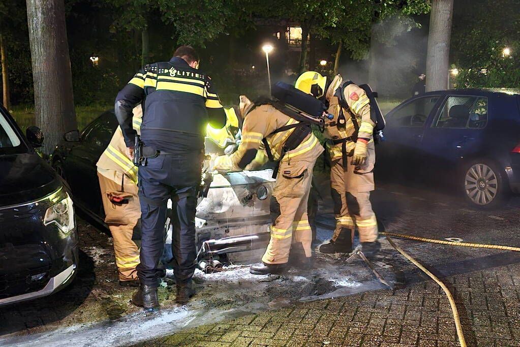 Auto volledig verwoest door brand