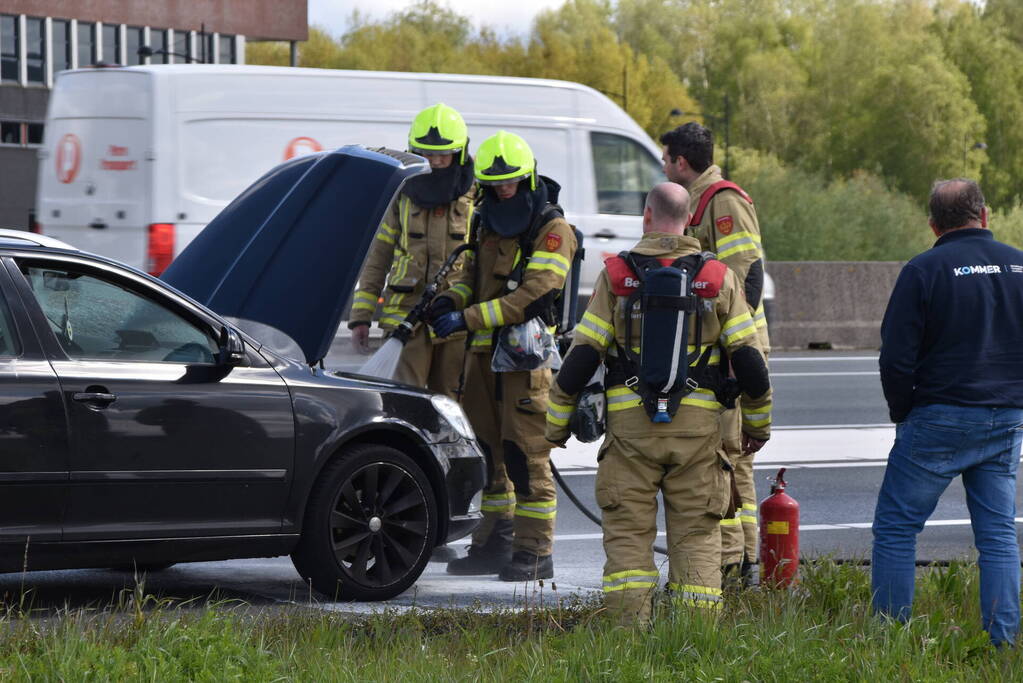 Brand in motorcompartiment snel onder controle