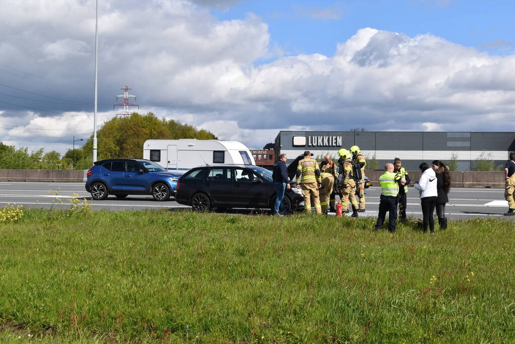 Brand in motorcompartiment snel onder controle