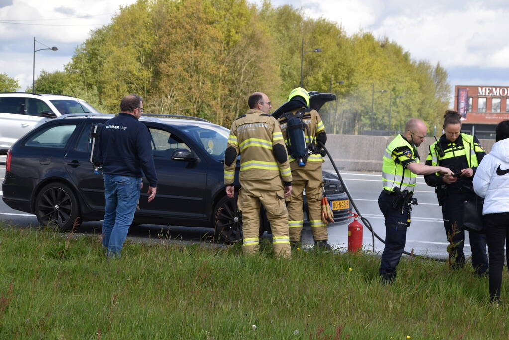 Brand in motorcompartiment snel onder controle