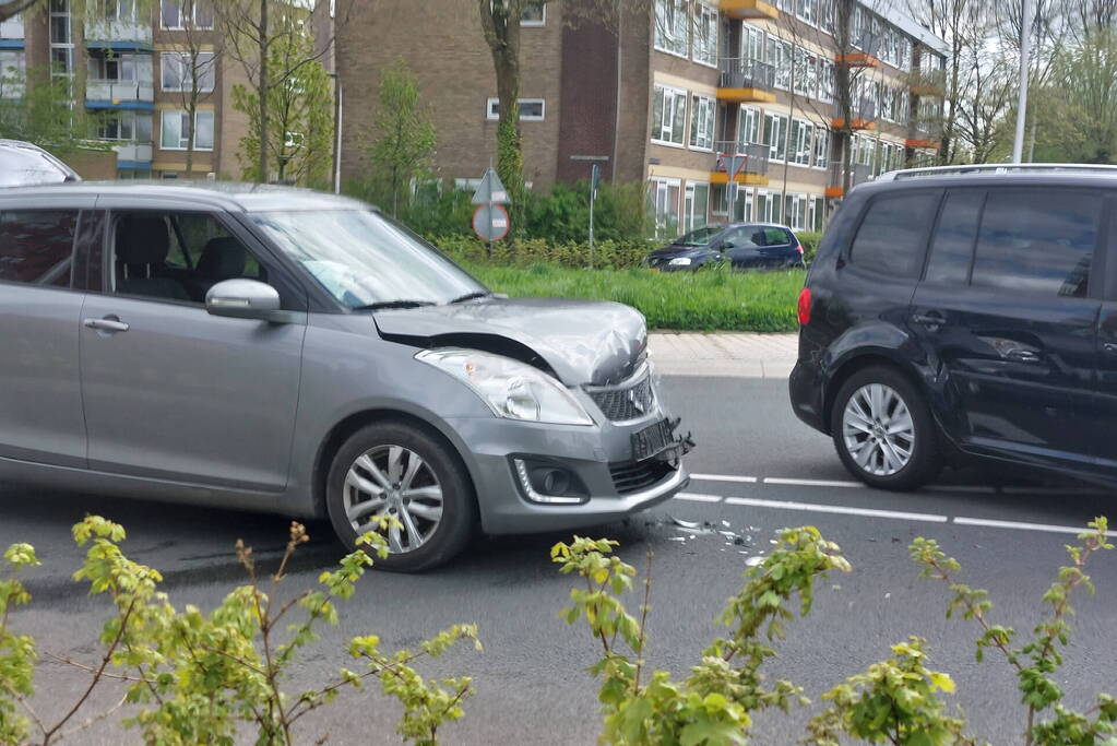 Veel schade en verkeersoverlast bij kop-staartbotsing