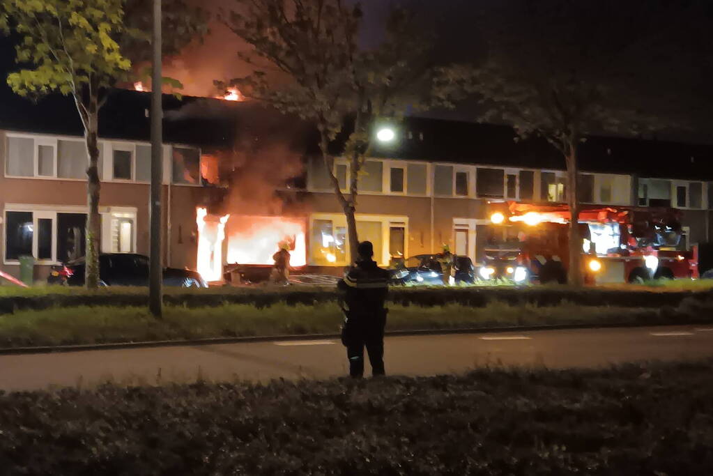 Vlammenzee, enorme ravage en zwaargewonde in woning na explosie in meterkast