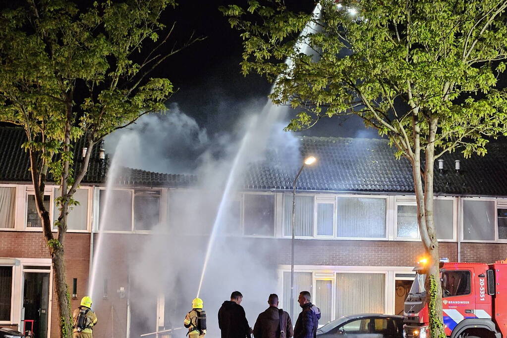 Vlammenzee, enorme ravage en zwaargewonde in woning na explosie in meterkast