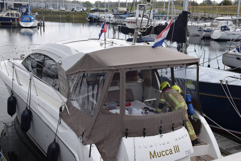 Rookontwikkeling op motorboot in jachthaven zorgt voor brandweerinzet