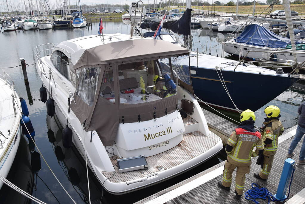 Rookontwikkeling op motorboot in jachthaven zorgt voor brandweerinzet