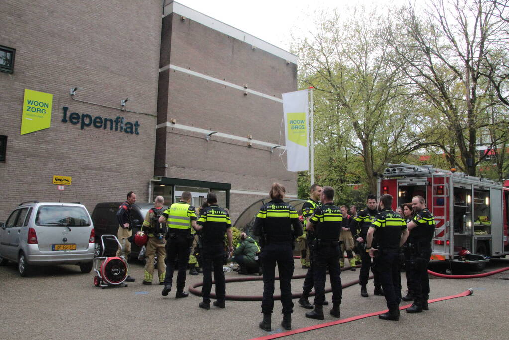 Hond gered door brandweer bij woningbrand