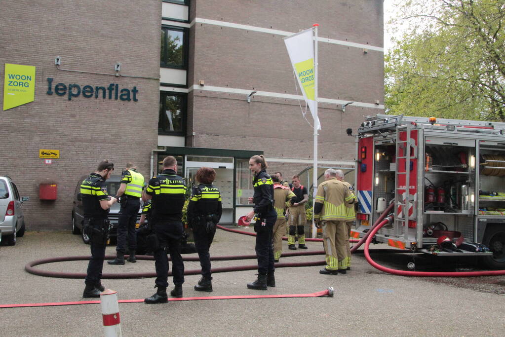 Hond gered door brandweer bij woningbrand