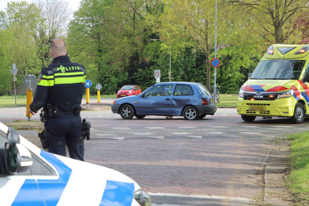 Flinke schade na botsing tussen auto's