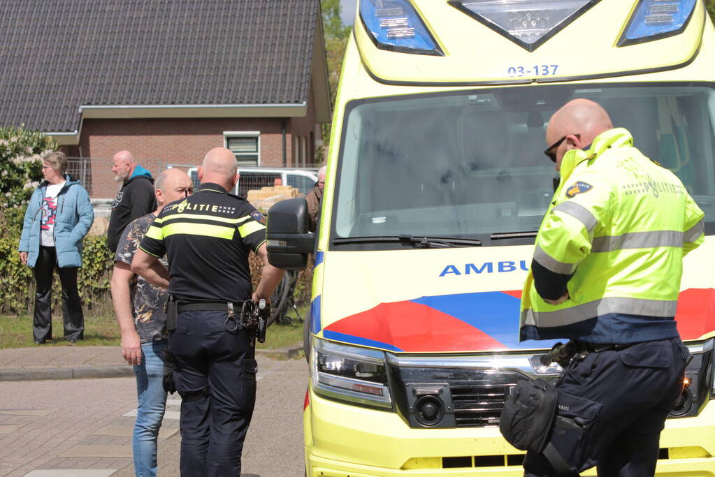 Twee gewonden bij aanrijding tussen automobilist en fietser