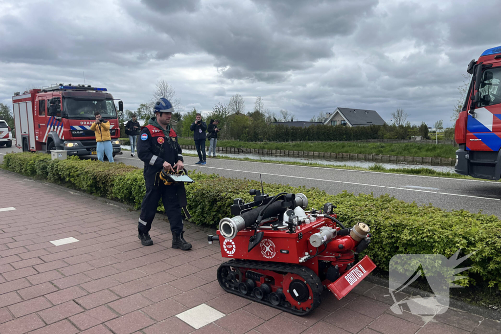 Enorme rookwolken door zeer grote brand in schuur