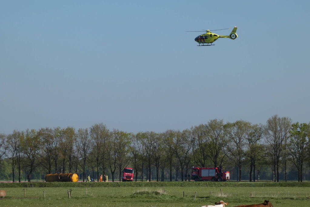 N381 urenlang afgesloten door ernstig ongeval met vrachtwagen