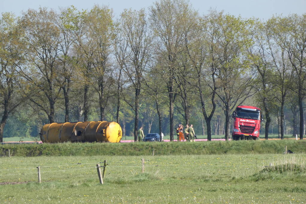 N381 urenlang afgesloten door ernstig ongeval met vrachtwagen