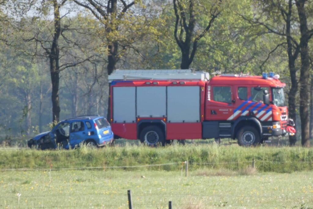 N381 urenlang afgesloten door ernstig ongeval met vrachtwagen