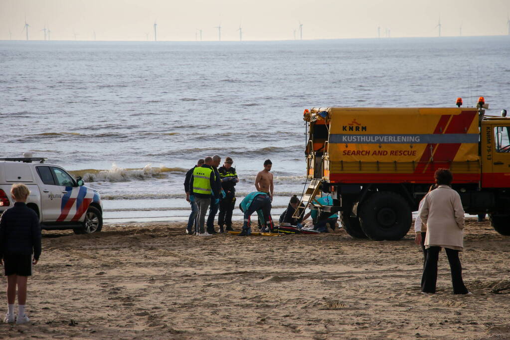 Zwemmer in ernstige toestand uit zee gered